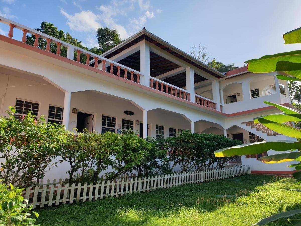 Polish Princess Guest House ポート・アントニオ エクステリア 写真
