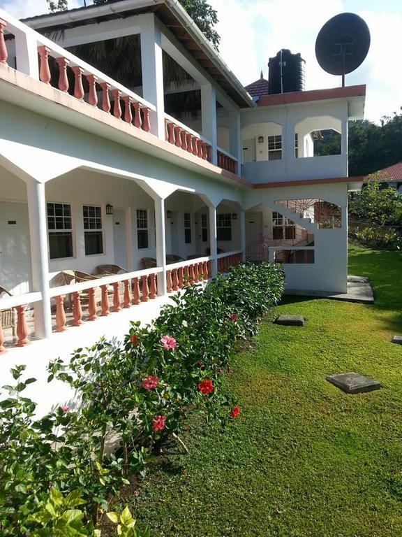 Polish Princess Guest House ポート・アントニオ エクステリア 写真